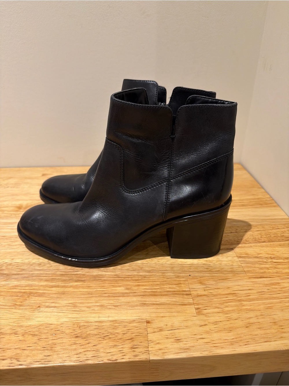 Clarks Valvestino Lo bootie Black Leather Ankle Booties size 10 women’s